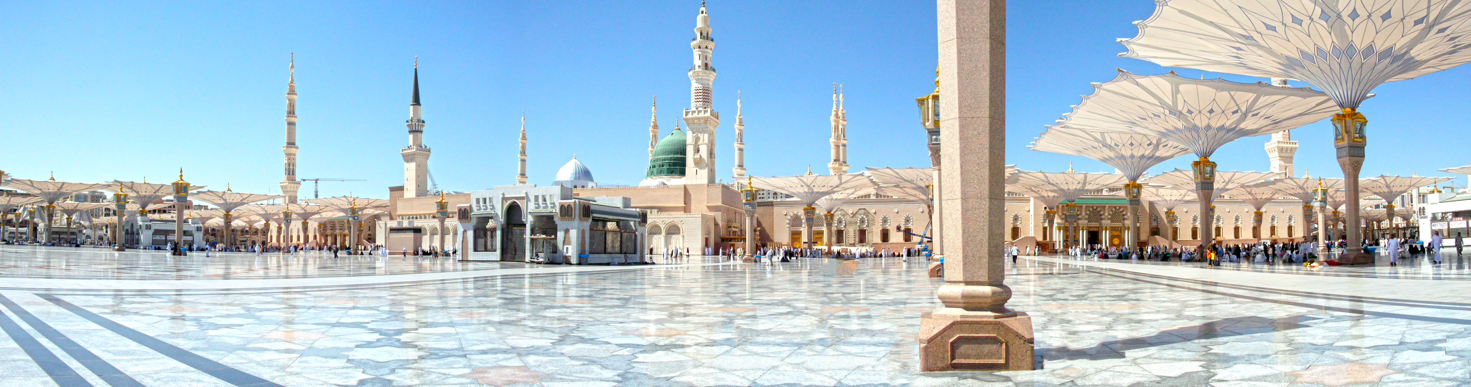 Umrah pilgrims at the Kaaba